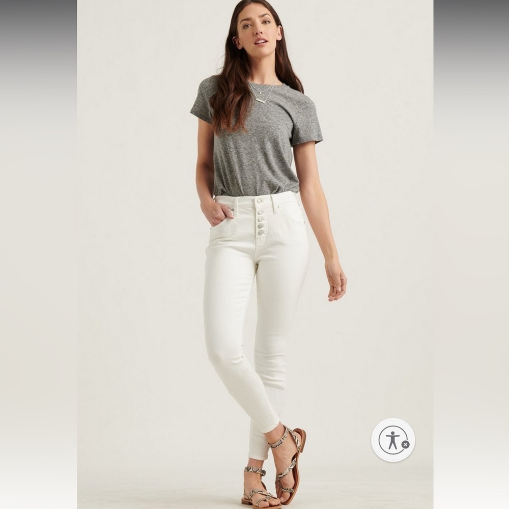 Mid Rise Ava Skinny Jean in 00